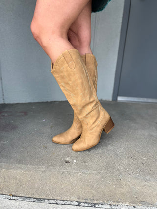 Upwind western boot